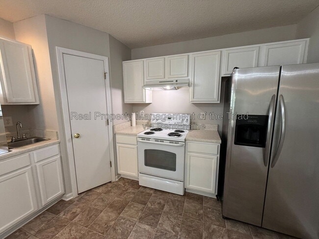 809 Topsail Dr
