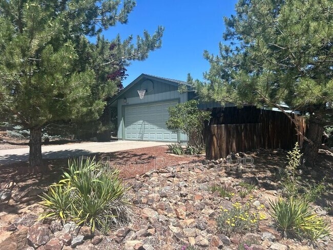 Building Photo - 1600 Alamo St Rental