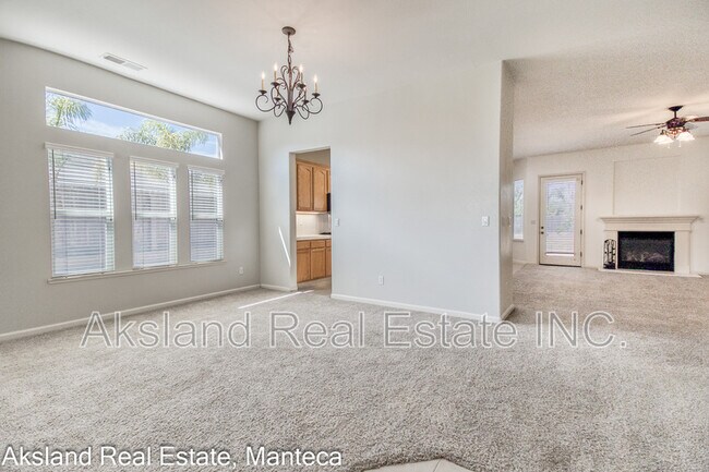 2261 Silverlace Pl