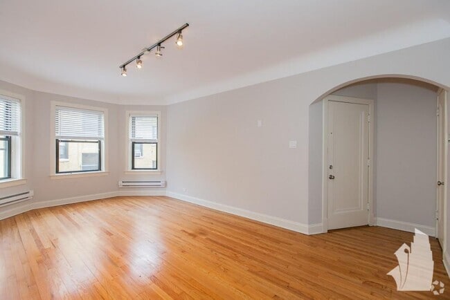 Building Photo - 2328 N Rockwell St Rental