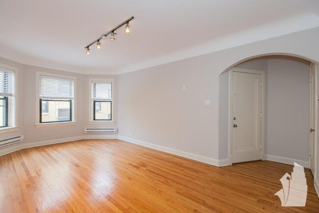 Building Photo - 2328 N Rockwell St Rental