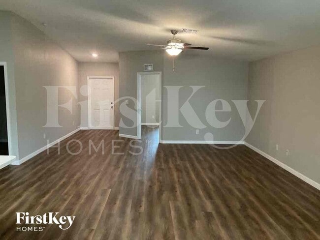 Photo - 1235 Desmond St