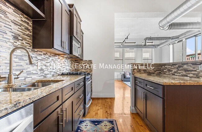 49 Monroe Center St NW Unit 8
