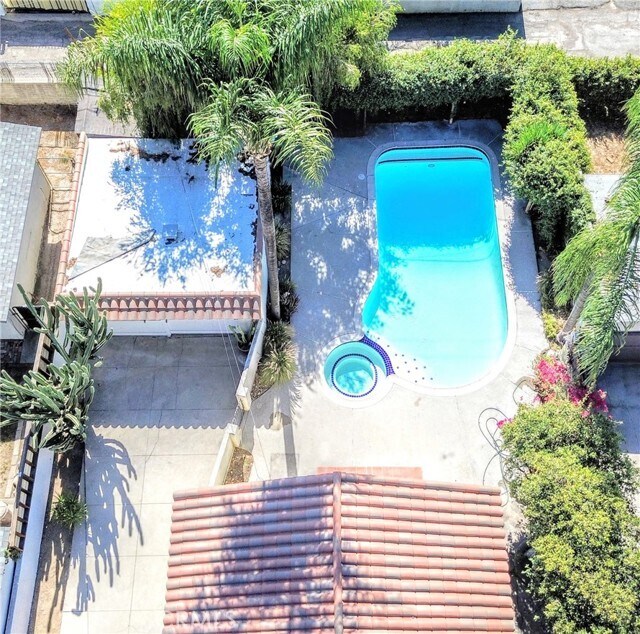 Photo - 471 W 25th St