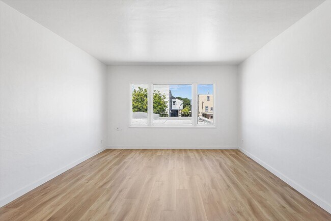 Photo - 2432 Webb Ave Unit 2432 Webb Ave #B - LU