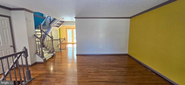 Photo - 5501 April Journey