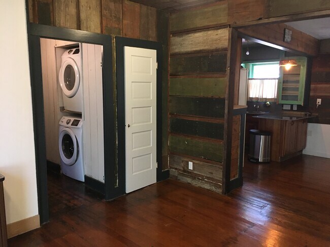 Photo - 1303 E 3rd St