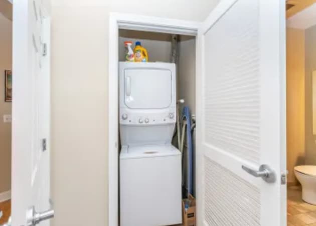 Photo - 52 W Broadway