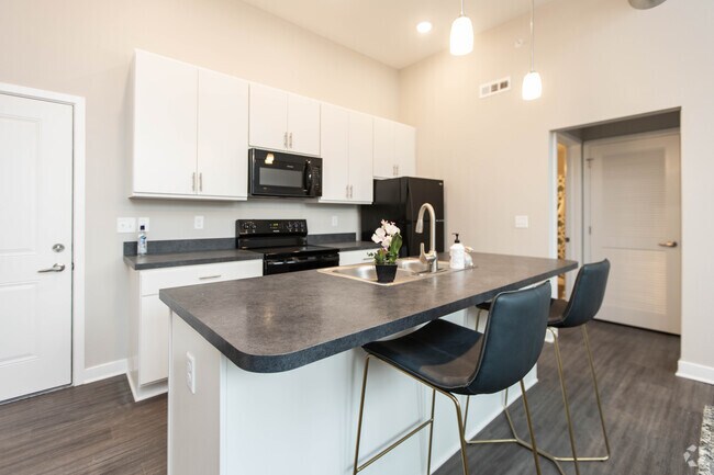 1BR, 1BA - 720-985 SF