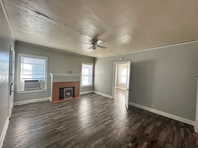 Photo - 216 W Oak Ave Unit 216 W. Oak #4
