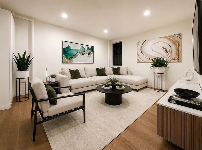 Building Photo - 406 W 39th St Unit 3F
