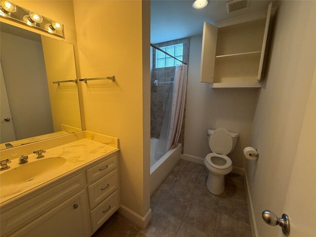 Photo - 8715 Meadowcroft Dr Unit 1204