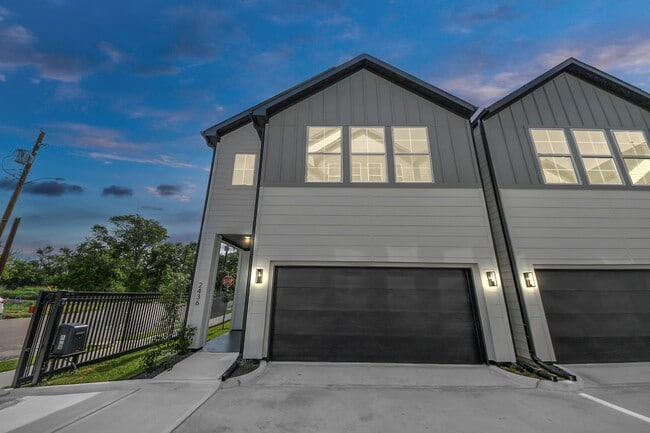 Photo - 2432 Harrington St