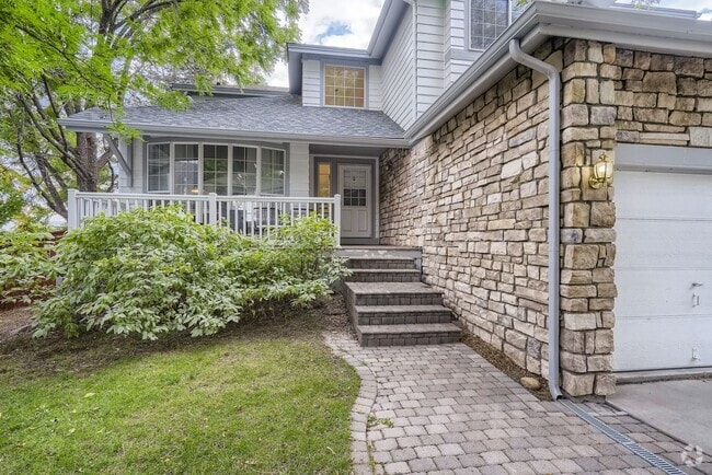 Building Photo - Beautiful Waneka Landing 5 bed/4 bath Home...