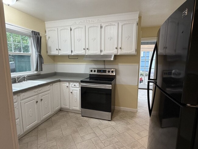 Photo - 420 E 13th St