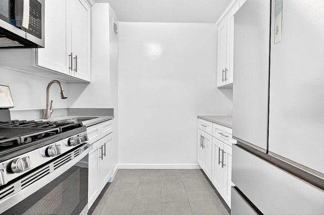 Photo - 2244 Bronx Pk E