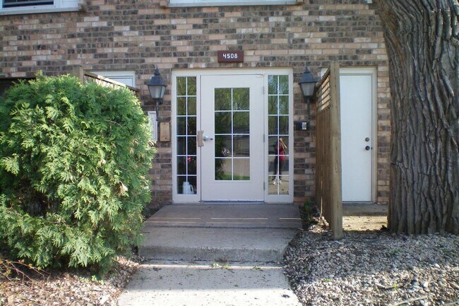 Security Entry - 4508 Cedar Lake Rd S Unit #4