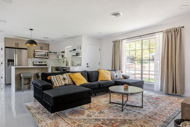 Photo - 2405 Trafalgar Dr