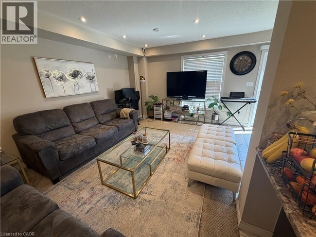 Photo - 25 Bethune Ave