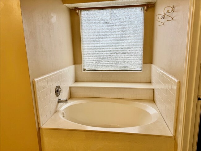 Building Photo - 11210 Fall Breeze Dr