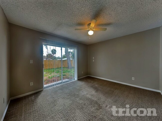 Photo - 1009 Jamaica Way