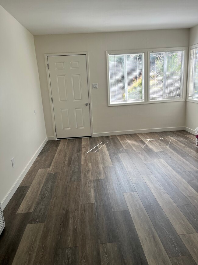 Building Photo - 16016 S Harvard Blvd Unit B Rental