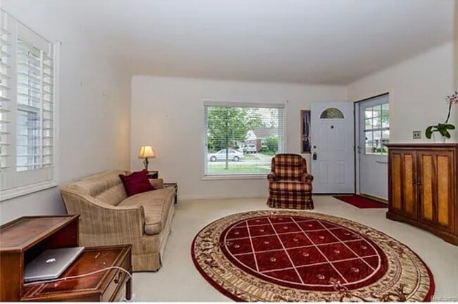 Photo - 7252 Fenton St