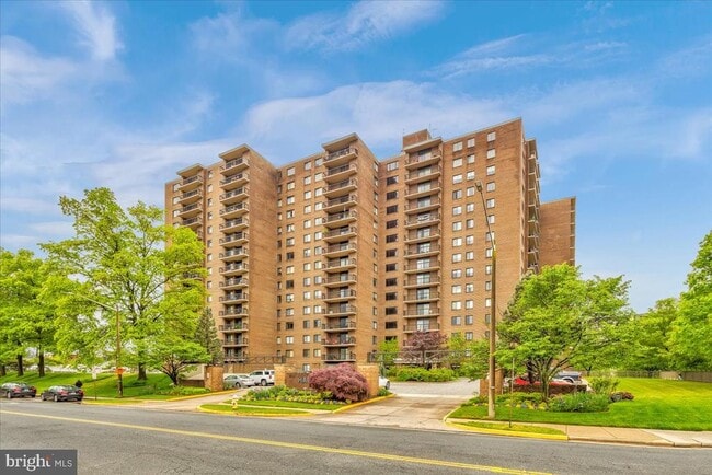 Building Photo - 200 N Pickett St Unit 314 Rental