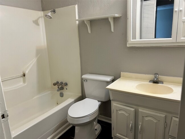 Building Photo - 2308-10th 1/2 Avenue Rental