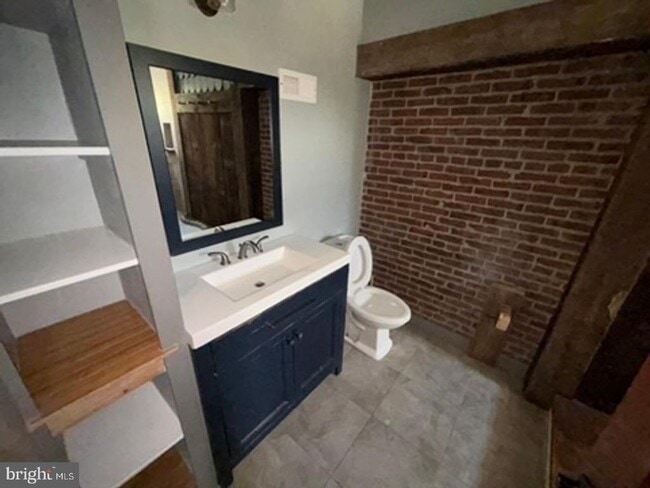 Photo - 235 E Market St Unit 2