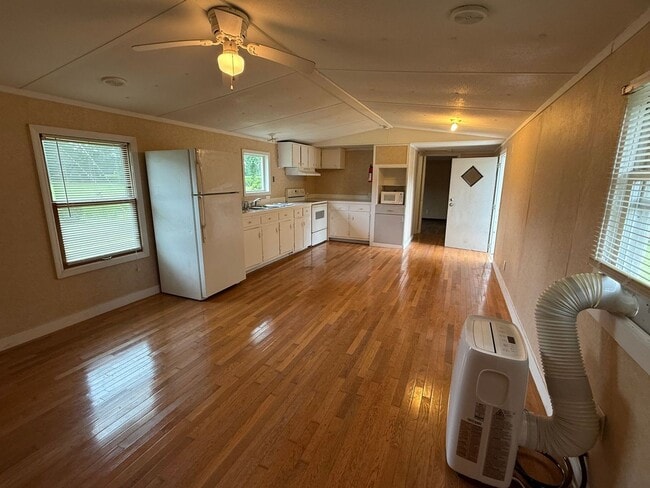 Photo - 2 bedroom, 1 bath Mobile Home