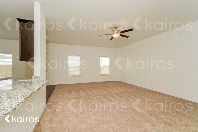 Photo - 962 Shady Brk