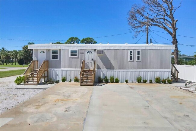 Photo - 3280 Holly Ave