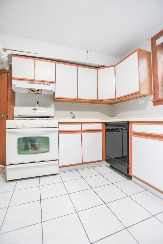 Building Photo - 1318 W Foster Ave