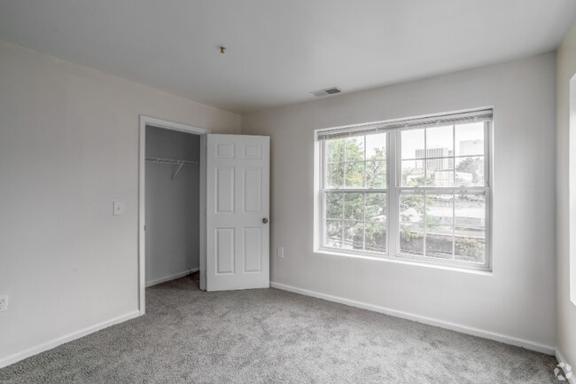 Photo - 225 W 4th St Unidad 2