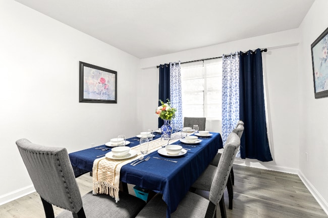 Photo - 208 Newcastle Dr