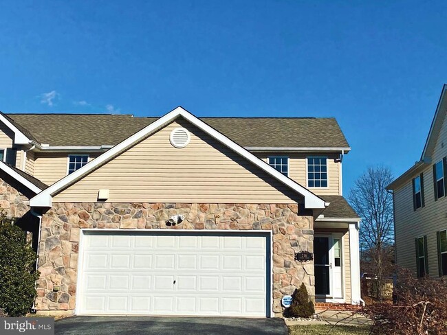 Photo - 216 Hoyer Ct Townhome