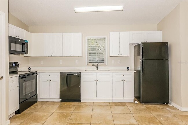 Photo - 824 Pinewood St