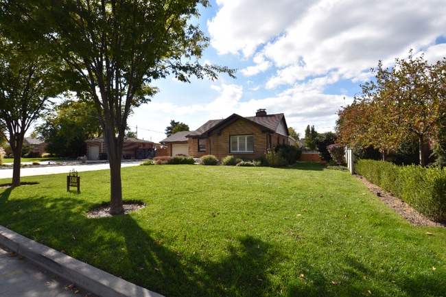 Building Photo - 5388 Kenwood Dr