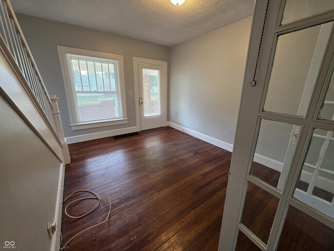 Photo - 115 S Heflin St