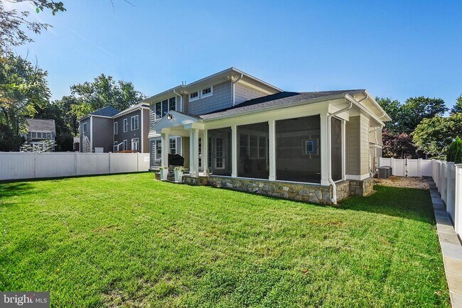 8703 Bradmoor Dr