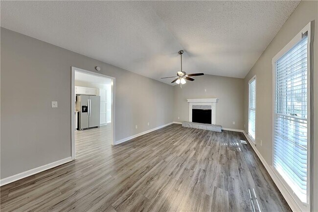 Photo - 379 Sumer Ln N