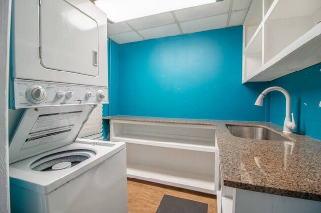 Photo - 3120 Peel Ave