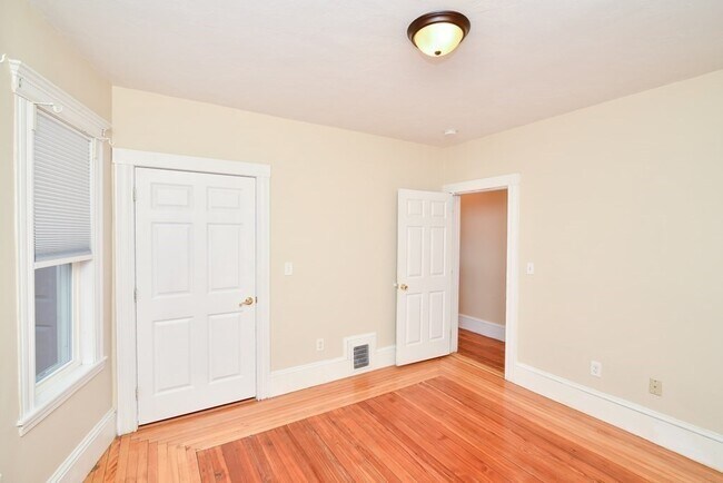 Photo - 65 Hollander St