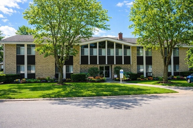 Building Photo - 3825 Robert Pl Unit 9