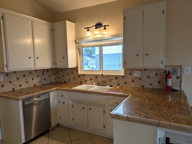 Photo - 27124 Cabrera Ave