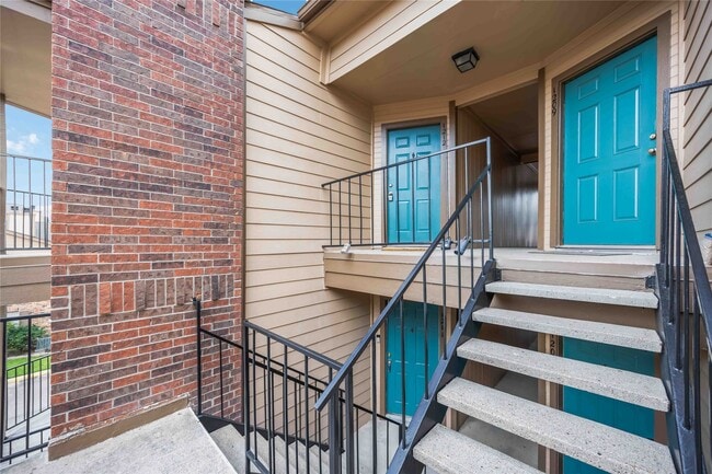 Photo - 2121 Hepburn St Unit 1212