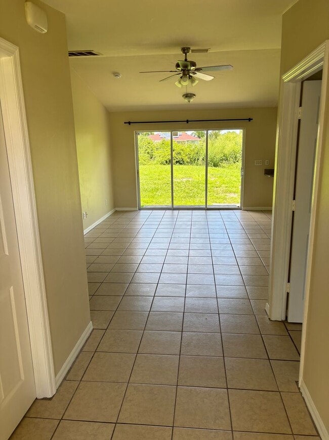 Photo - 4756-4758 28 ST SW Unit 4756 28 th ST SW