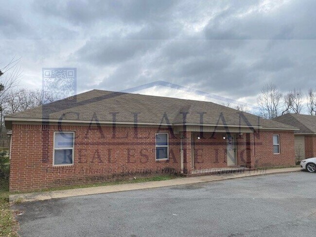 Building Photo - Sherwood 3 Bedroom Duplex