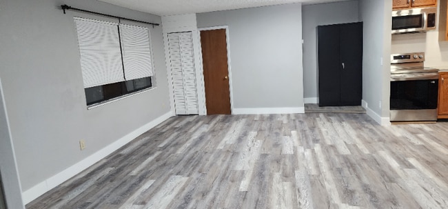 Photo - 5857 J B Hines Rd Unidad Studio